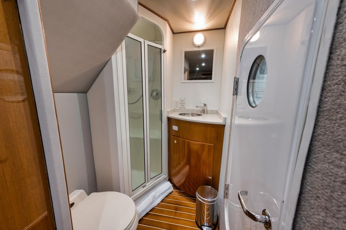 2001 Viking 65 