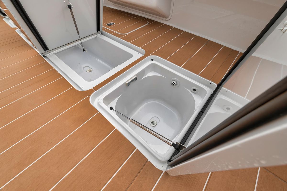 2001 Viking 65 
