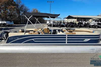 Lowe SS270 EXT Walk Thru