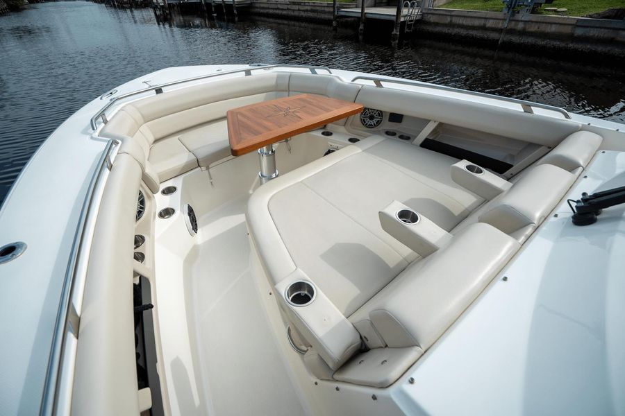 2021 Boston Whaler 350 Realm