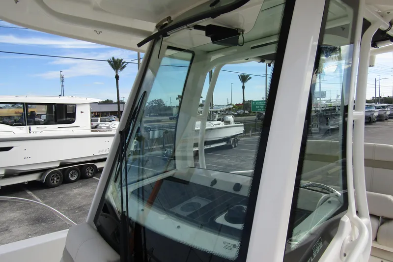  Yacht Photos Pics 2023 Boston Whaler 280 Dauntless boat interior with windshield and console view.