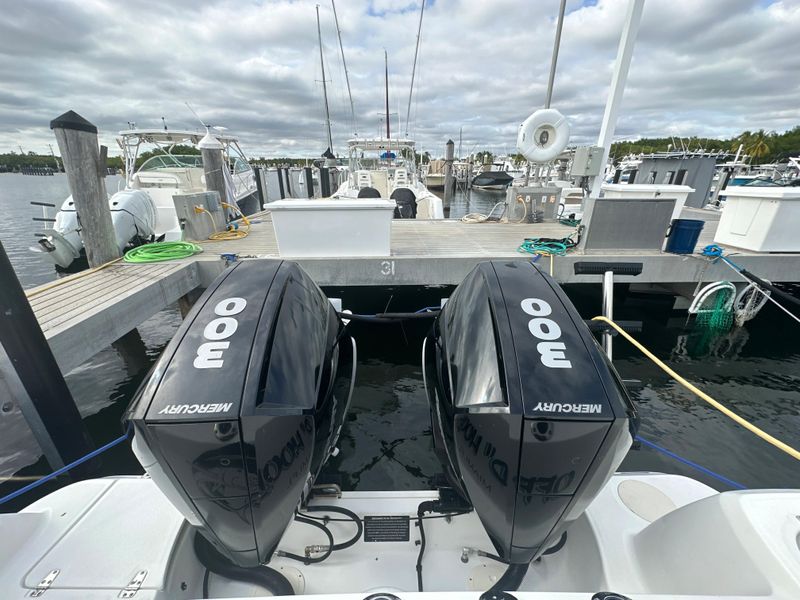 2014 Boston Whaler 320 Outrage