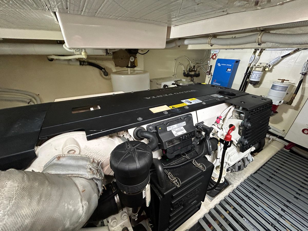 2015 Tiara Yachts 44 