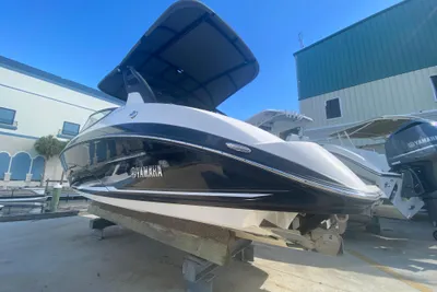 Yamaha Boats 242 Limited S