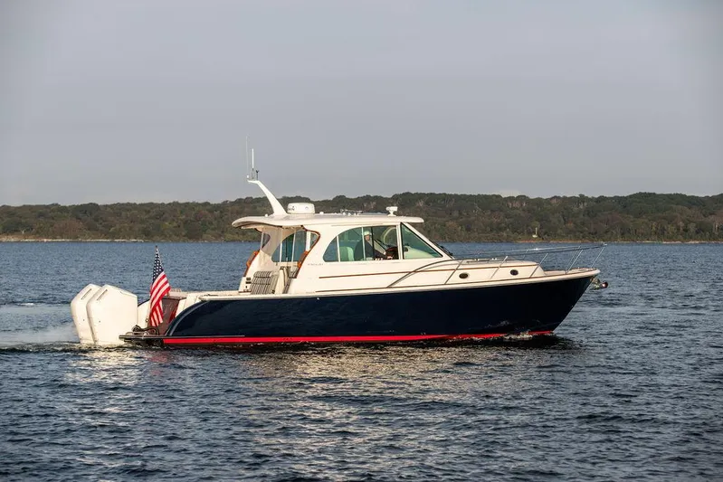 Cavu 4 Yacht Photos Pics 
