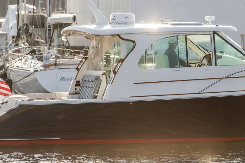 Cavu 4 Yacht Photos Pics 