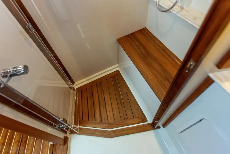 Cavu 4 Yacht Photos Pics 