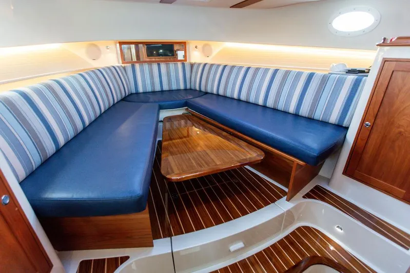 Cavu 4 Yacht Photos Pics 