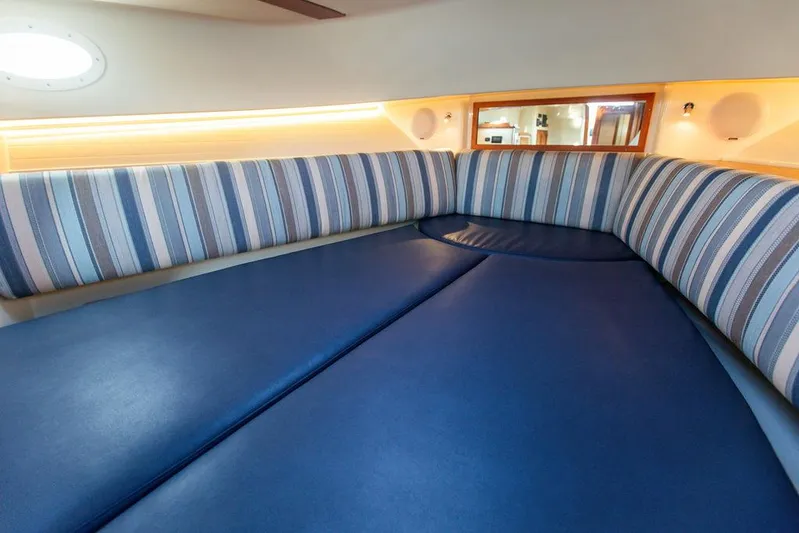 Cavu 4 Yacht Photos Pics 