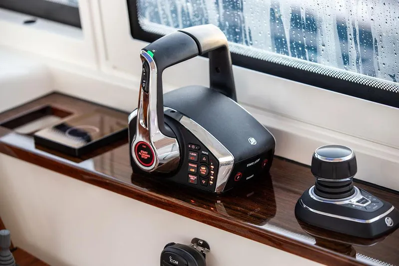 Cavu 4 Yacht Photos Pics Hinckley Sport Boat 40 X 2022 control panel with joystick and throttle.