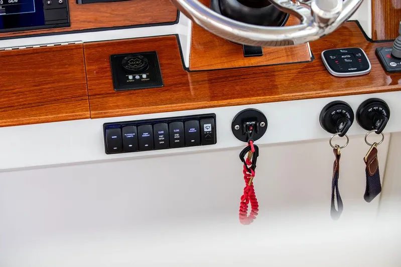 Cavu 4 Yacht Photos Pics Hinckley Sport Boat 40 X 2022 dashboard with keys and control panel.