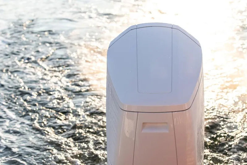 Cavu 4 Yacht Photos Pics 