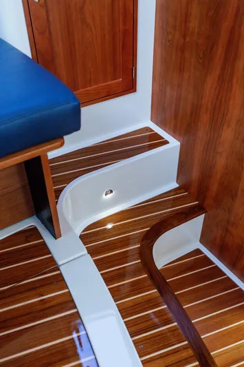 Cavu 4 Yacht Photos Pics 