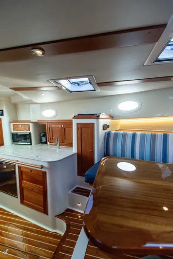 Cavu 4 Yacht Photos Pics 