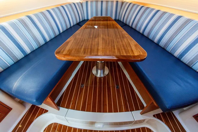 Cavu 4 Yacht Photos Pics 