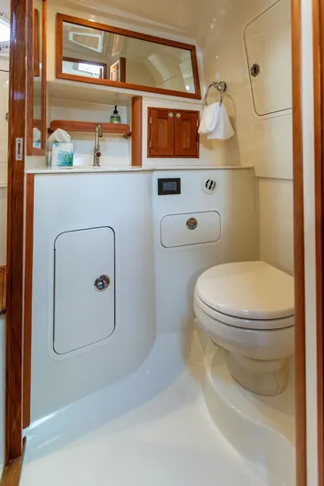 Cavu 4 Yacht Photos Pics 