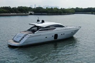Pershing 64
