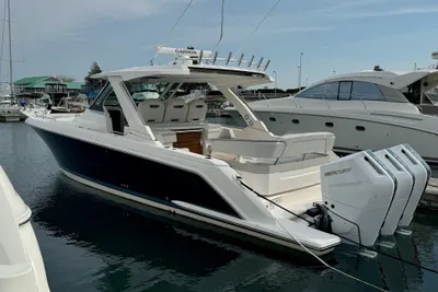 Tiara Yachts 38 LS