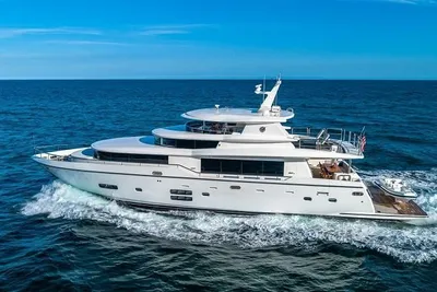 2017 Johnson 93 Flybridge