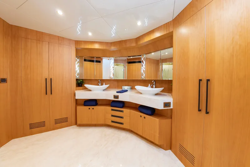 Fitfo Yacht Photos Pics 