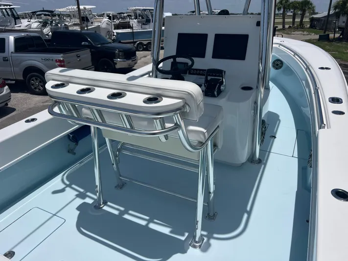  Yacht Photos Pics 2023 Contender 25 Tournament boat interior with helm, seating, and rod holders.