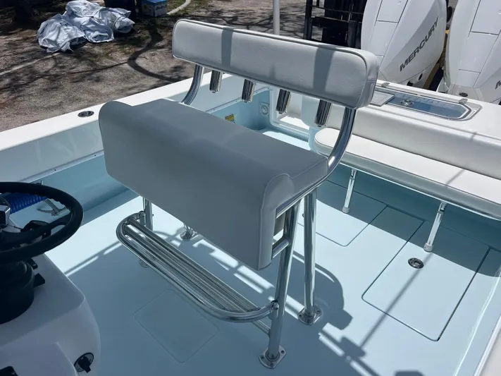  Yacht Photos Pics 2023 Contender 25 Tournament boat interior with white seating and rod holders.