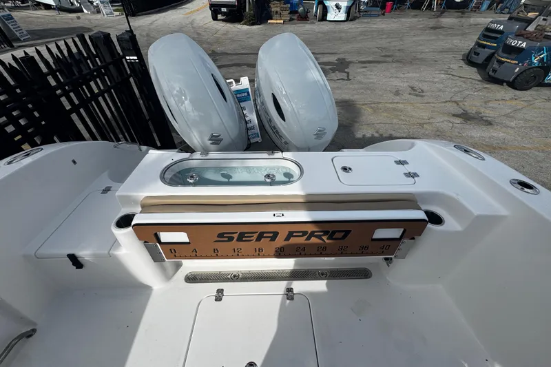  Yacht Photos Pics 2026 Sea Pro 262 Offshore boat with dual engines and spacious deck layout.