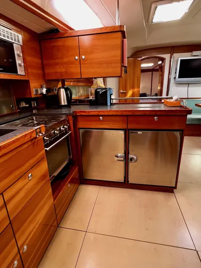  Yacht Photos Pics 8616126_20221204121814222_1_XLARGE.JPG