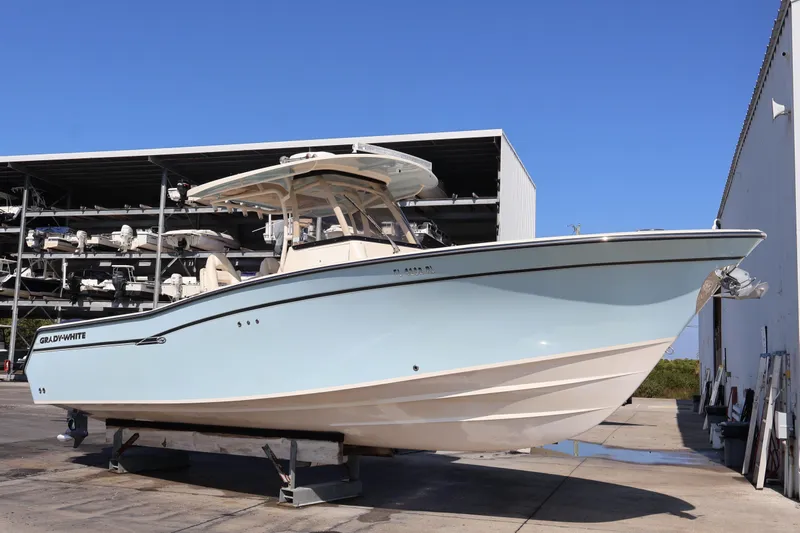  Yacht Photos Pics 2017 Grady-White Canyon 306 boat on display in a marina setting.
