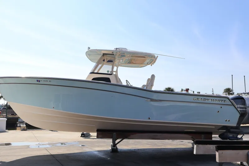  Yacht Photos Pics 2017 Grady-White Canyon 306 boat on display, side view.