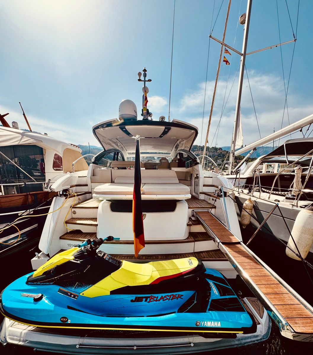 2020 Fairline 43 
