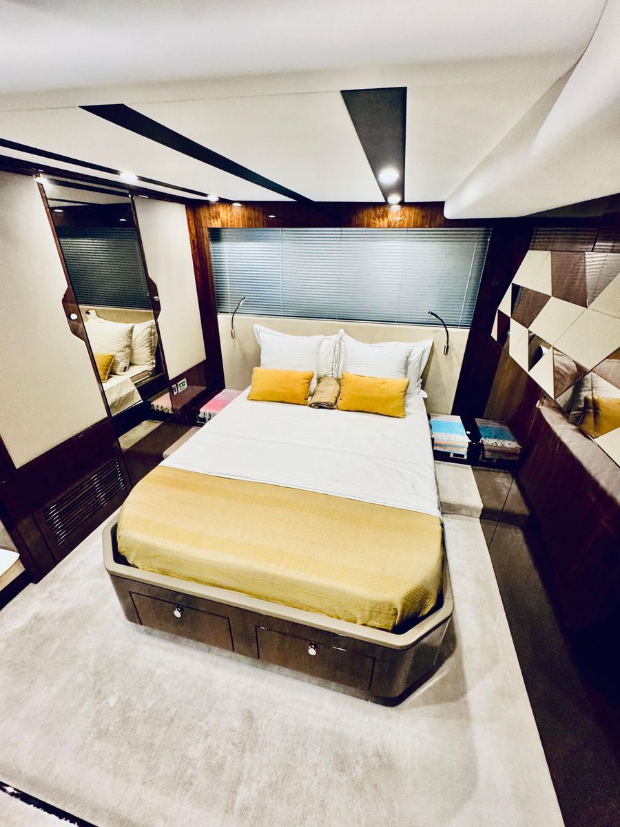 2020 Fairline 43 
