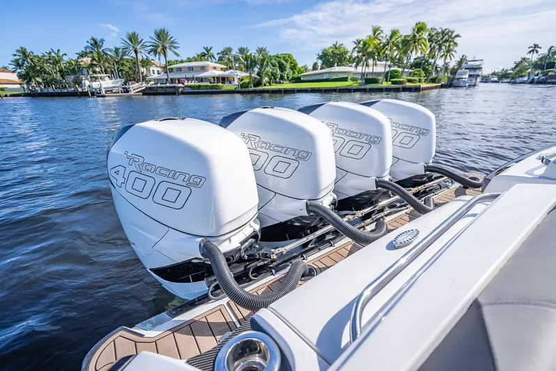 45-18 Yacht Photos Pics 2018 Nor-Tech 450 Sport boat with quad Mercury 400 engines on a sunny waterfront.