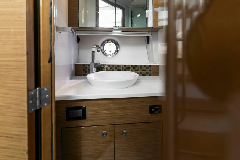 Royal Speerit III Yacht Photos Pics 2018 Cruisers 45 Cantius 'Royal Speerit III'