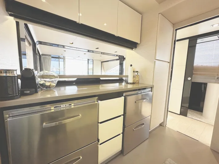 Slingshot Yacht Photos Pics 