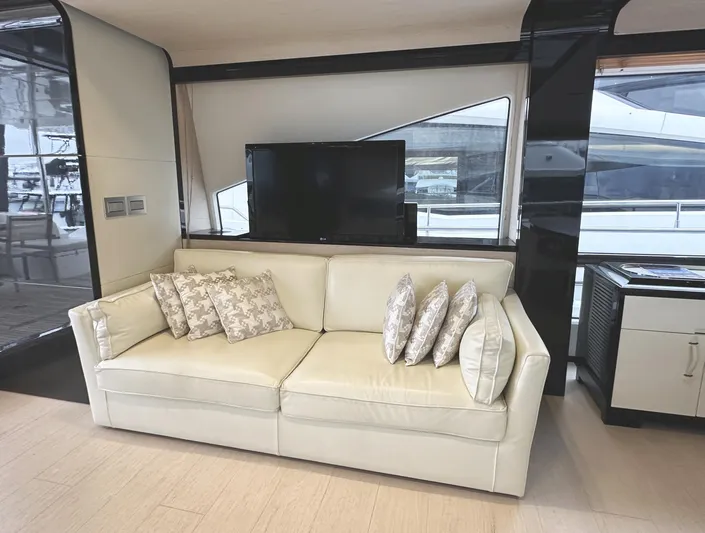 Slingshot Yacht Photos Pics 