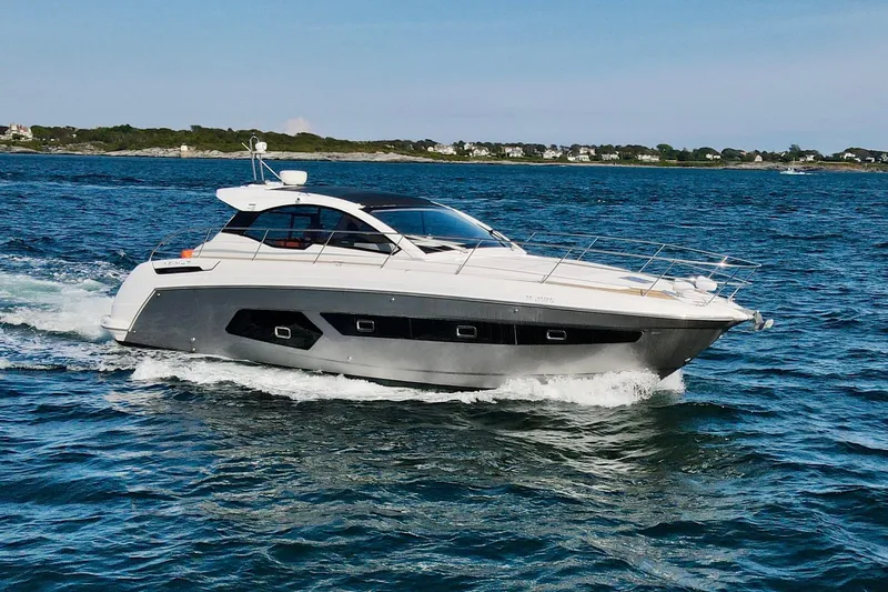  Yacht Photos Pics 2016 Azimut Atlantis 43 yacht cruising on open water.