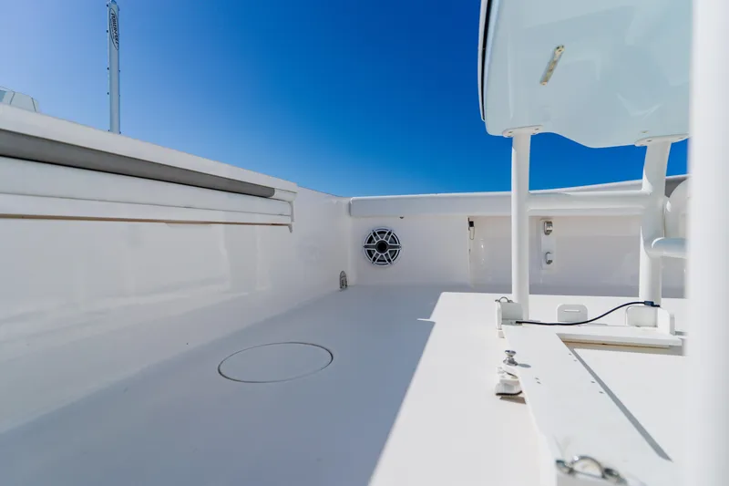  Yacht Photos Pics 2022 Caymas 28 HB boat deck with clear blue sky background.
