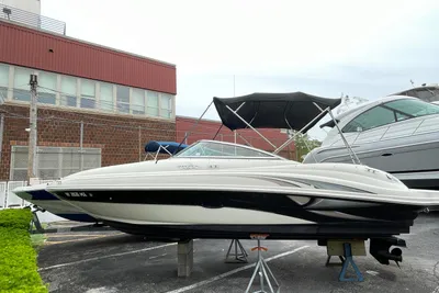 Sea Ray 220 Sundeck