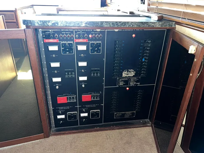 Mischief Yacht Photos Pics 