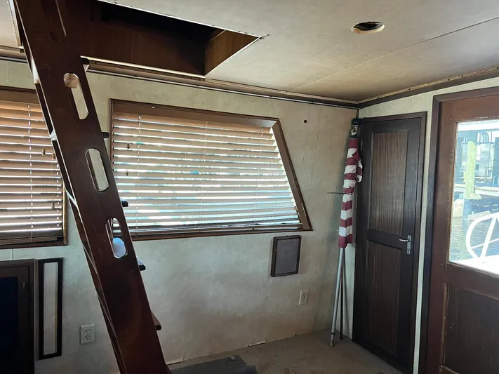 Mischief Yacht Photos Pics 