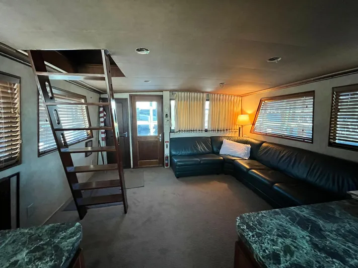 Mischief Yacht Photos Pics 