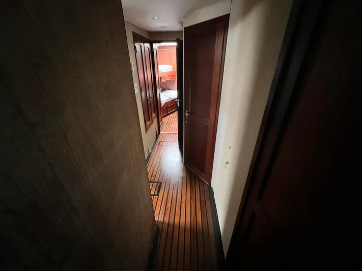 Mischief Yacht Photos Pics 