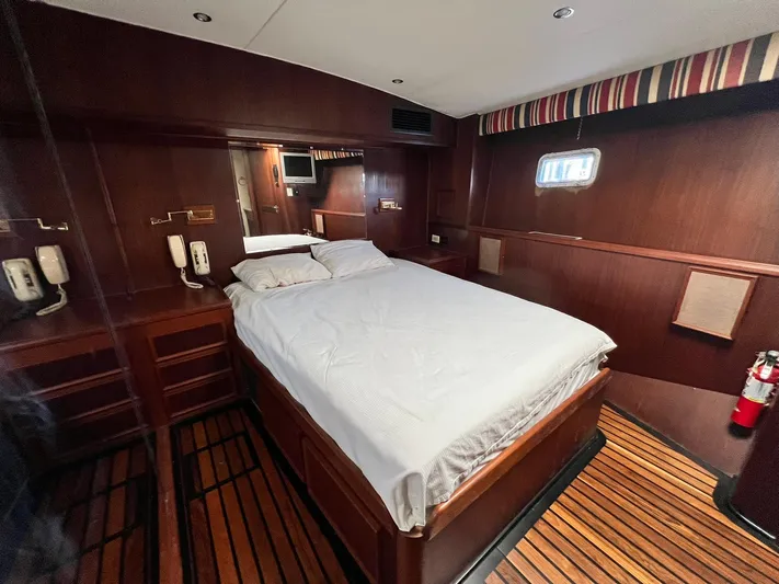 Mischief Yacht Photos Pics 