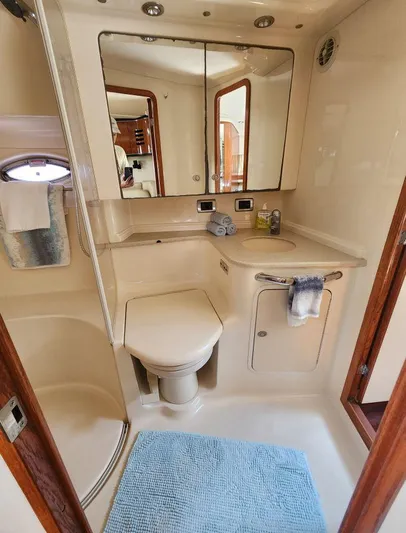  Yacht Photos Pics Luxurious bathroom in 2004 Sea Ray Sundancer 460 yacht, featuring modern amenities and elegant design.