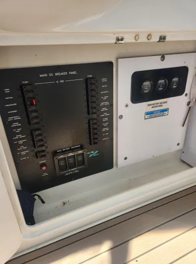  Yacht Photos Pics Main DC breaker panel on 2004 Sea Ray Sundancer 460 yacht.