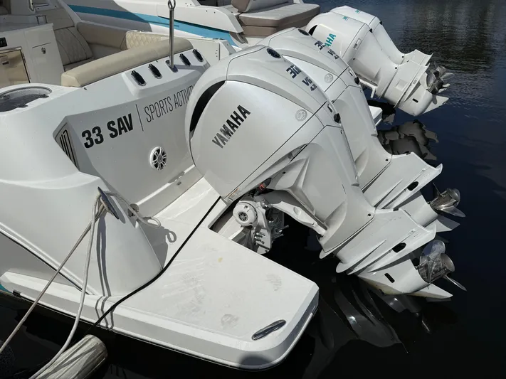  Yacht Photos Pics 2023 REGAL 33 SAV - Image 12