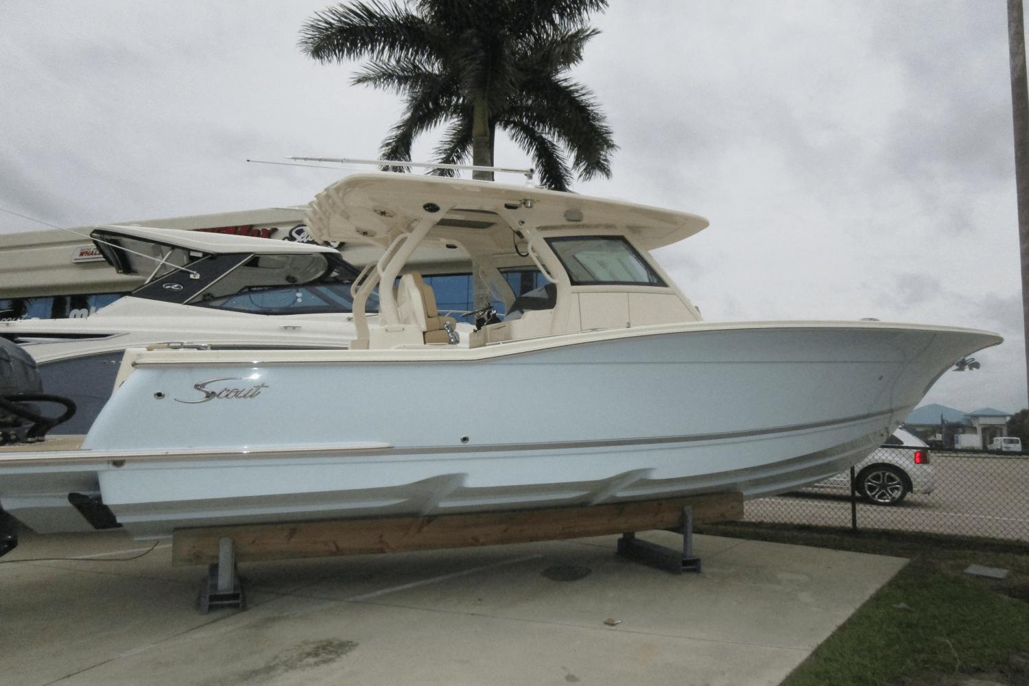 2024 Scout 330 LXF Center Console for sale - YachtWorld