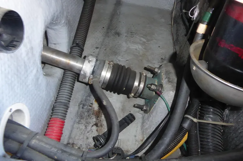 Bee Cee Yacht Photos Pics Engine compartment of 2000 Silverton 42C Cummins 450 Diesels, showing shaft and hoses.