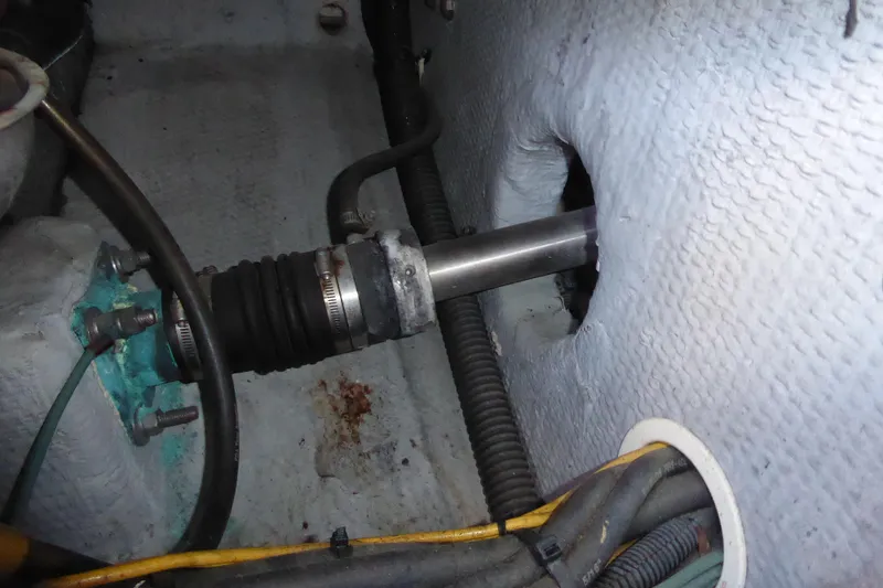 Bee Cee Yacht Photos Pics Engine compartment of 2000 Silverton 42C Cummins 450 Diesels, showing shaft and hoses.